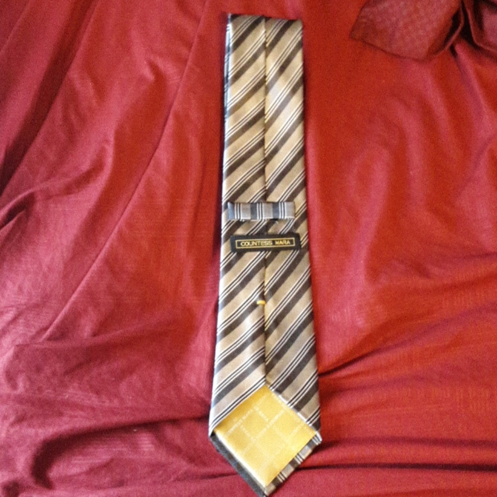 Countess Mara necktie